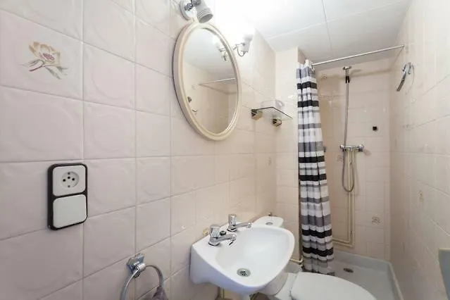 The Hollidays 卡里拉